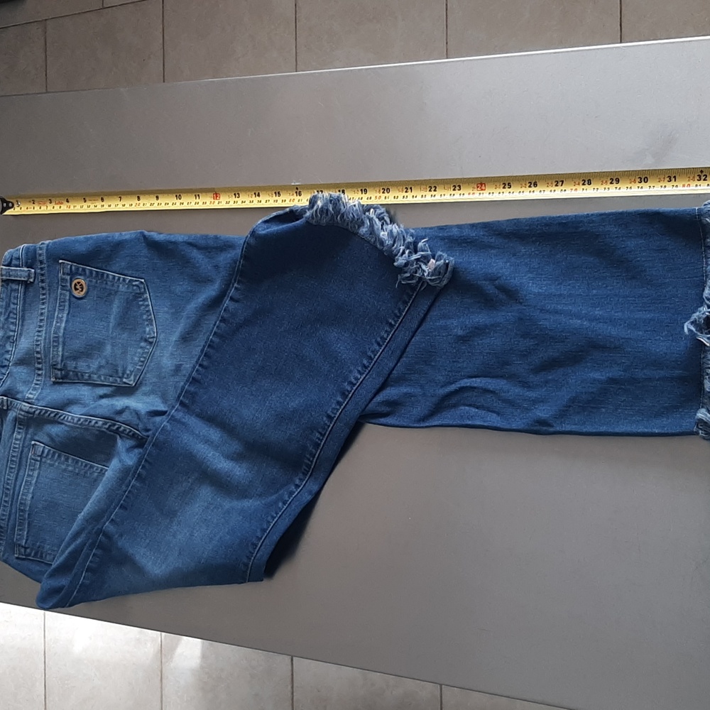 MICHAEL KORS Blue Ankle Cropped Jeans with Frayed Hem SZ 2 - Picture 4 of 6